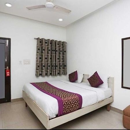 Deluxe Rooms In Jangpura Nuova Delhi Esterno foto
