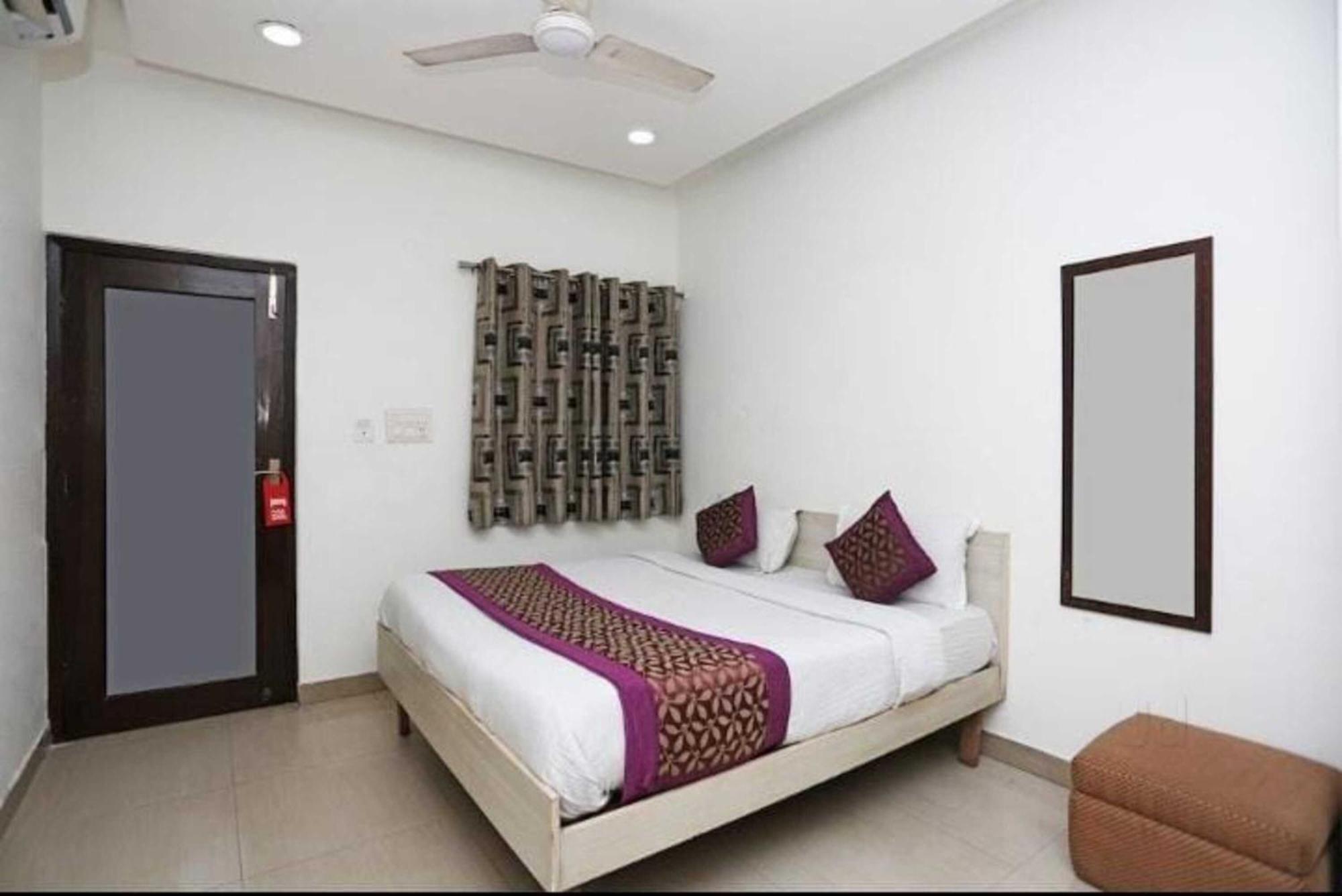 Deluxe Rooms In Jangpura Nuova Delhi Esterno foto
